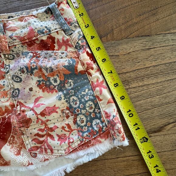 Pilcro (Anthropologie) Women's Shorts - Size 28 - Picture 5 of 7